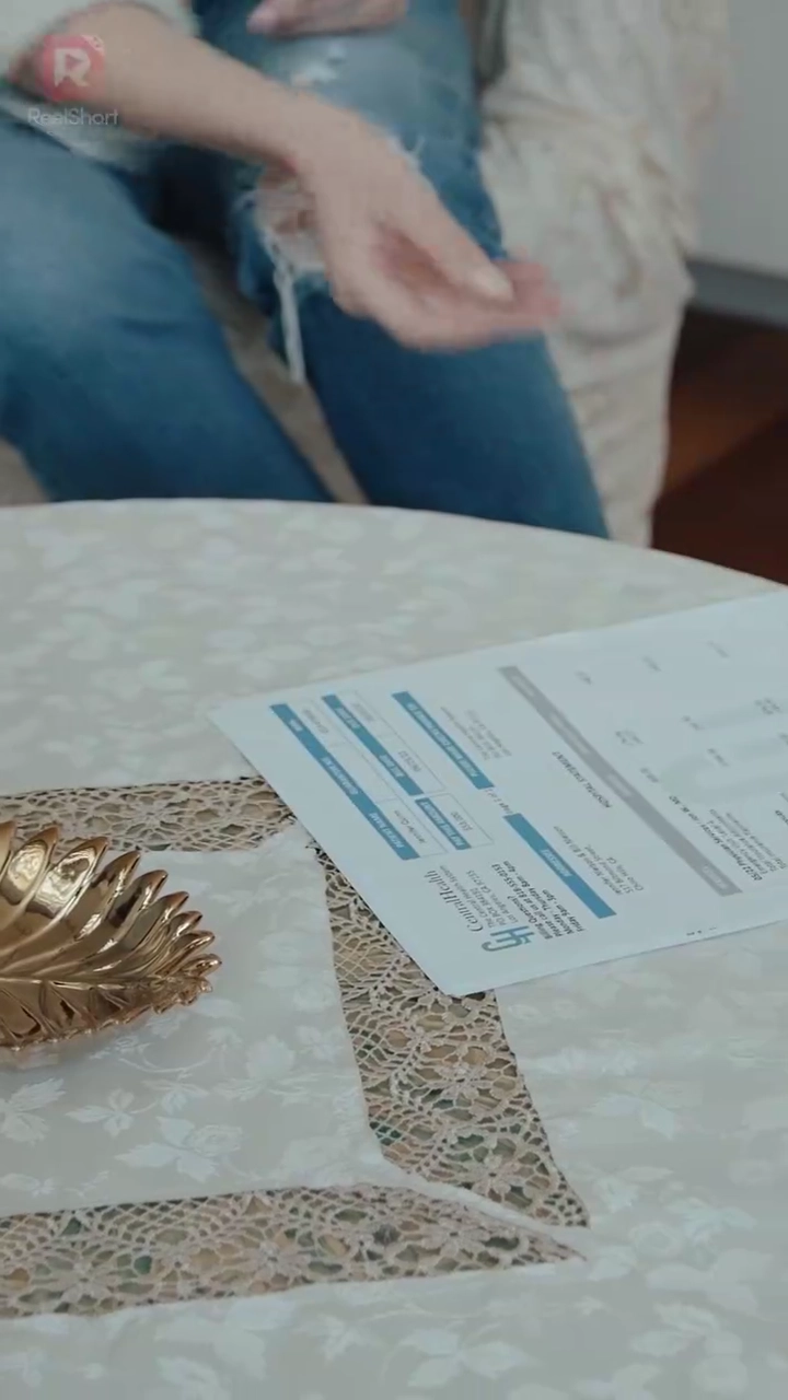 [吹き替え] 夫の二重生活〜 億万長者の正体を暴く！〜写真