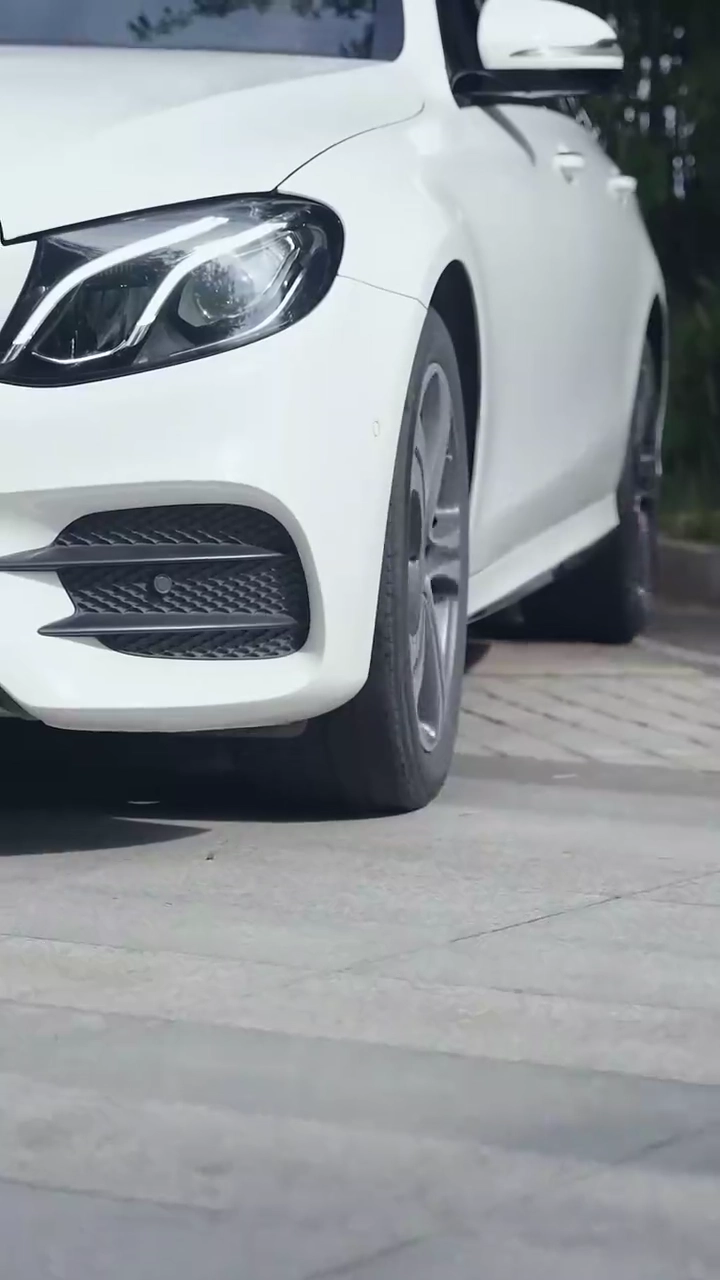 入札会の裏の小支配人写真