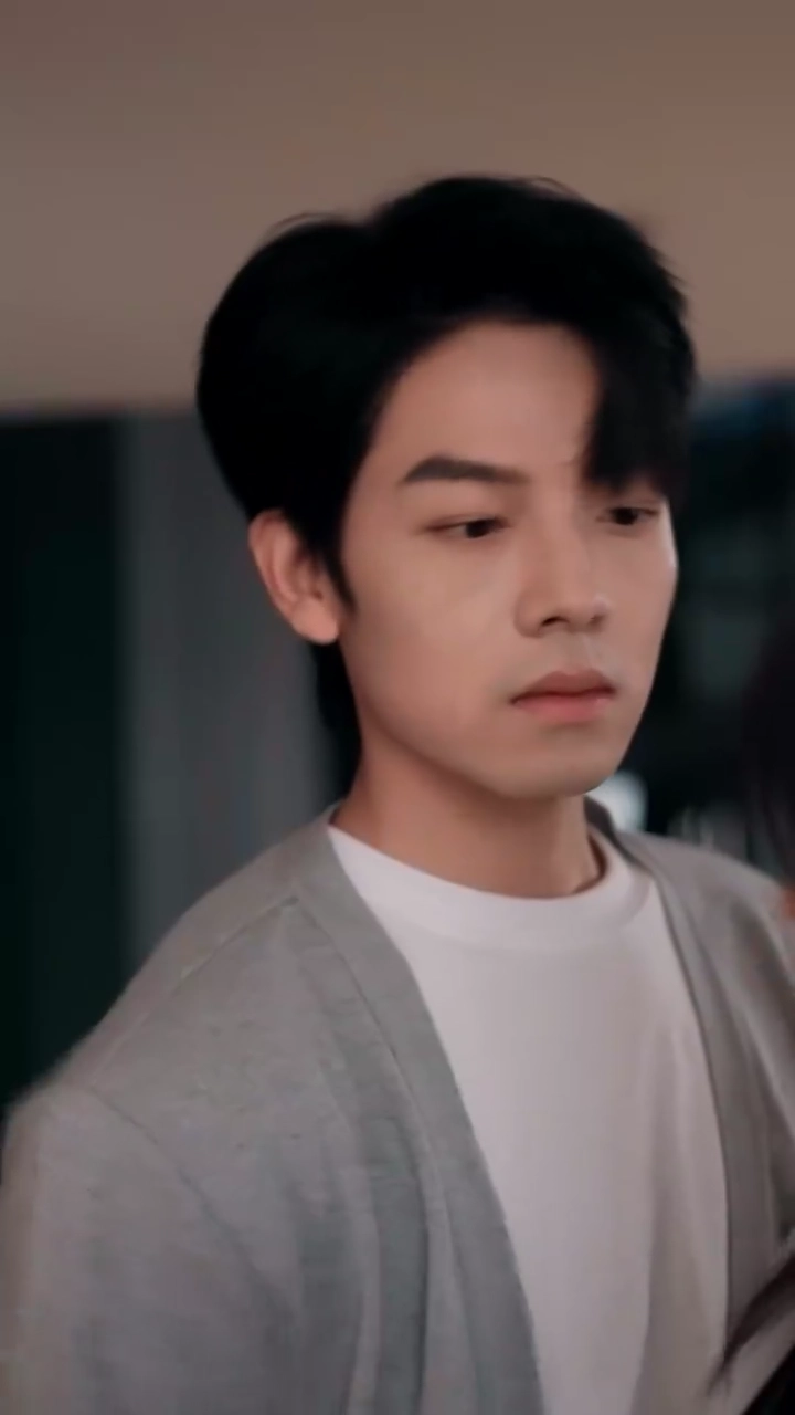 一夜の恋、再会が運命を導く写真