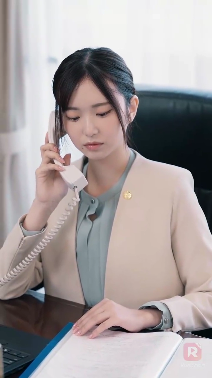 泥沼に咲いた、欲望の花写真