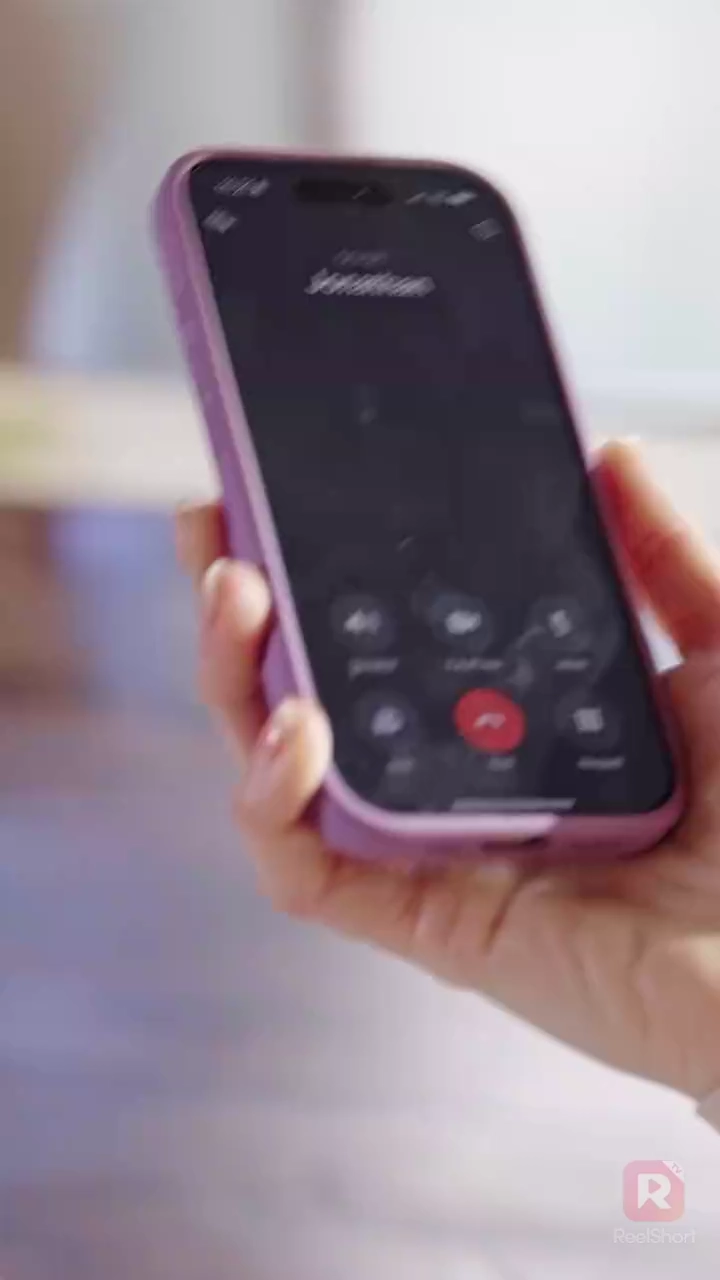 不倫夫の筆を折る写真