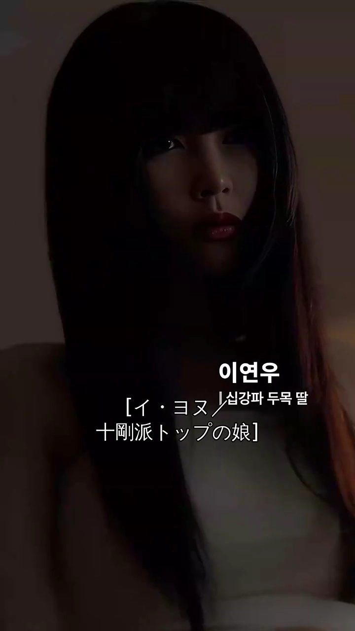 男装女子とイケメンたち写真