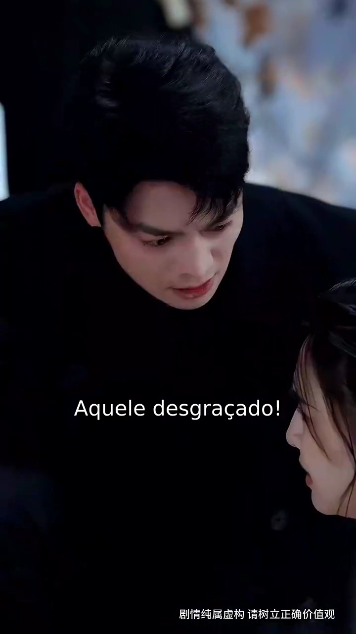 Segredos sob Luvas de SedaFoto