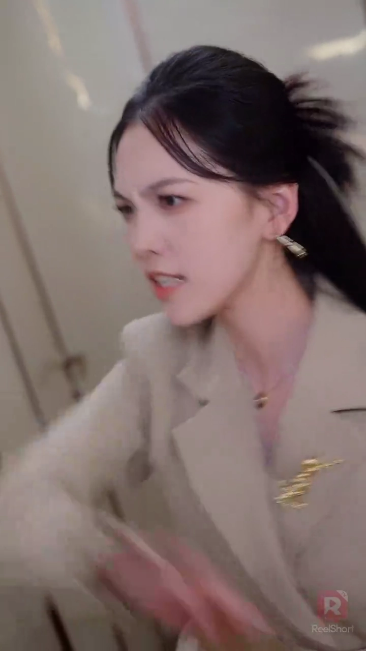 一夜の過ちで冷徹社長に溺愛される写真