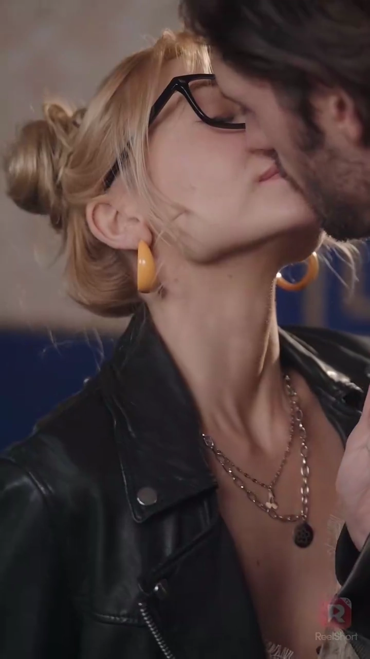 Целуй меня 99 раз в деньфото