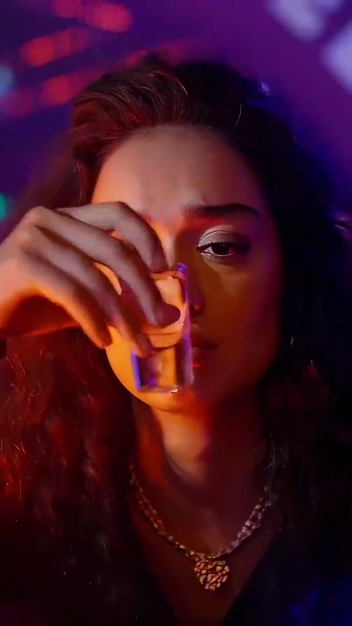 HOW TO BE A BILLIONAIRE'S WIFEPhoto