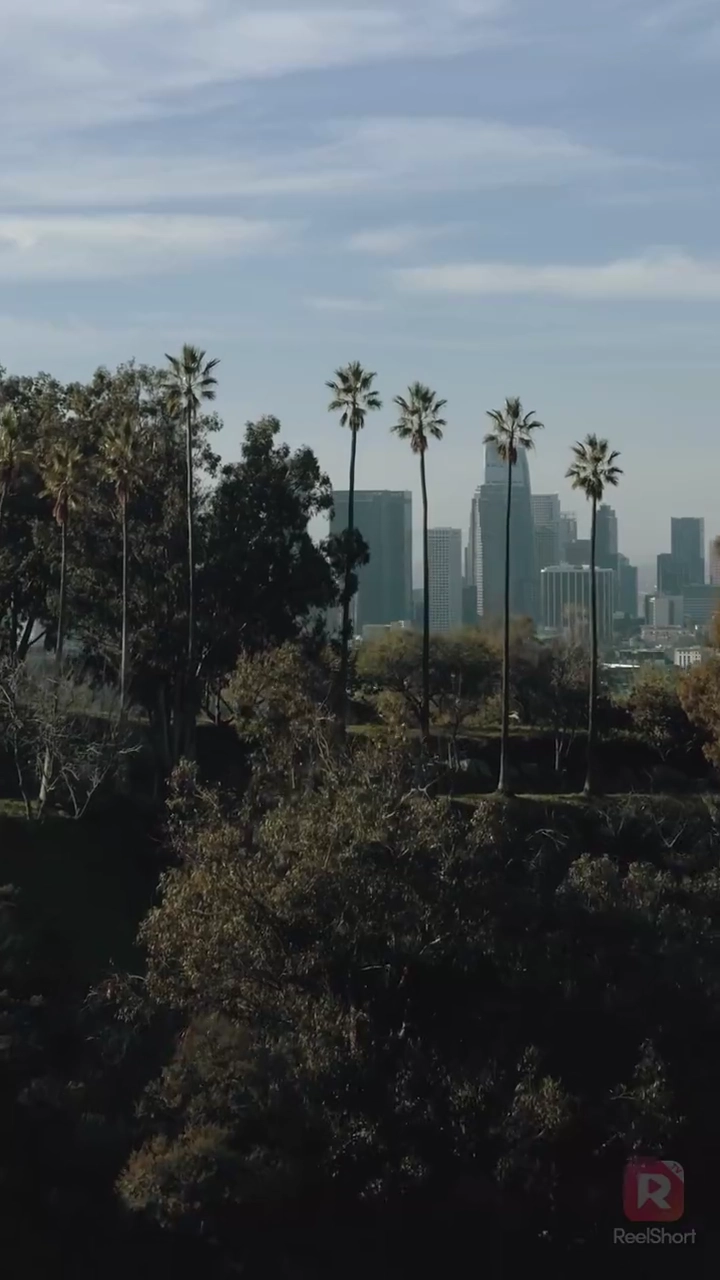 อยู่บนเตียงพร้อมกับคำโกหกของคุณรูปภาพ