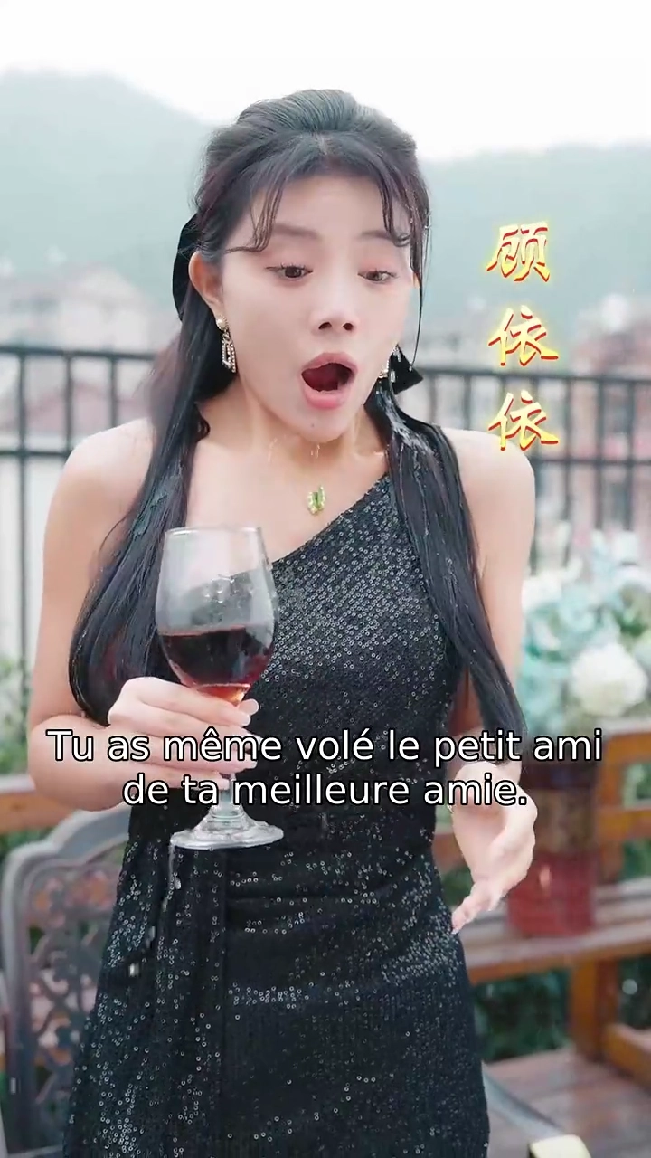 Attention, voici sa chère femmePhoto