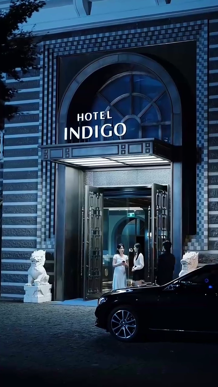 L'Héritier Réservé et sa Fiancée RéticentePhoto