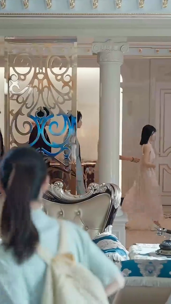 Elle se Couronna par le SavoirPhoto