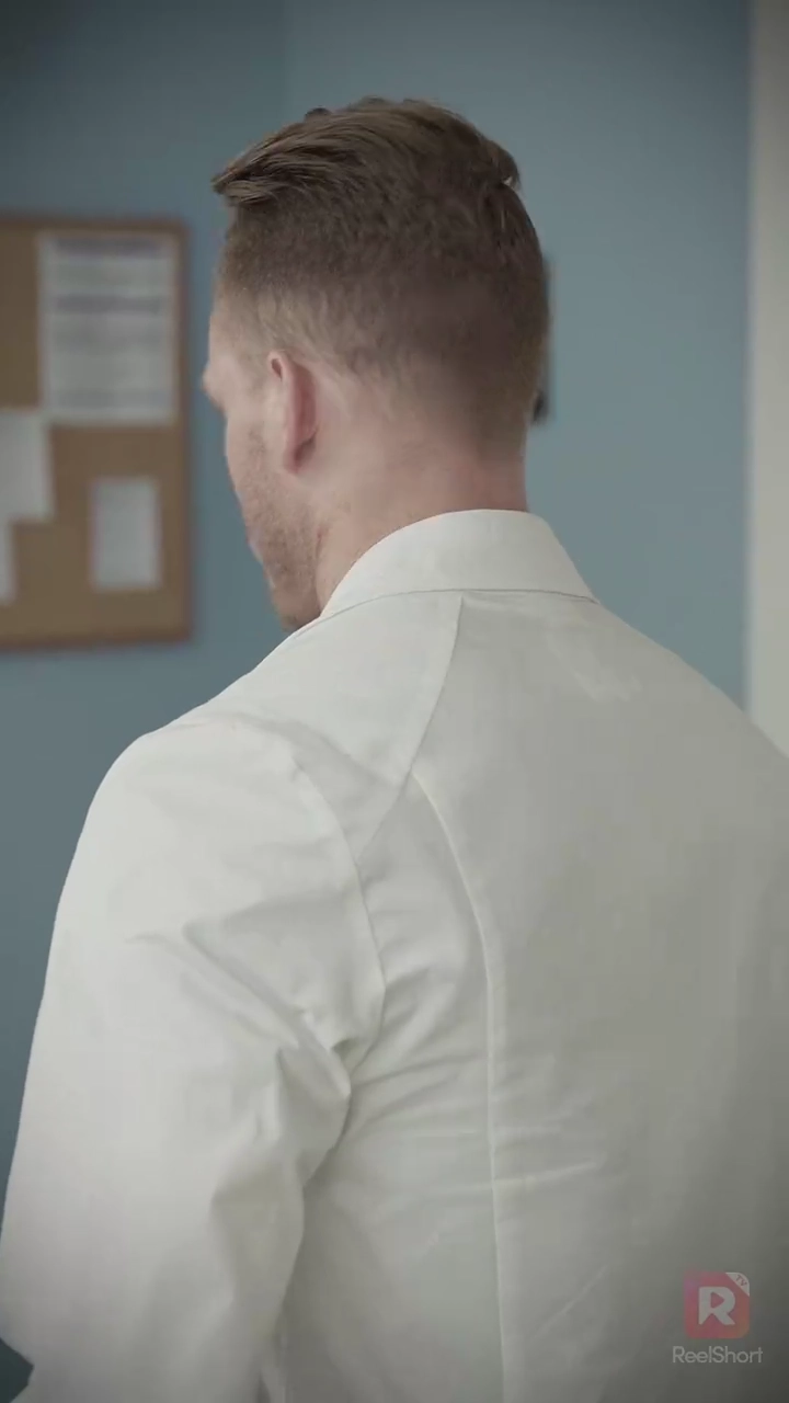 Au Service d'un Médecin Milliardaire ImpitoyablePhoto