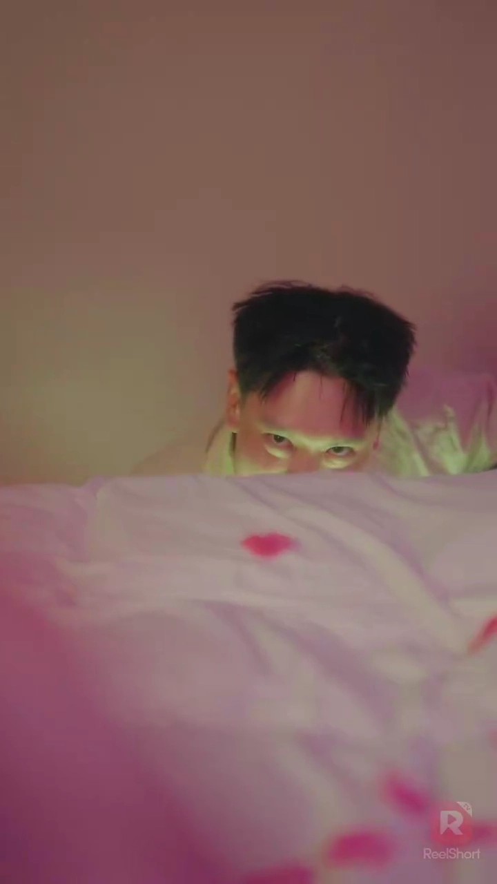 Destin réécrit : étreinte passionnéePhoto