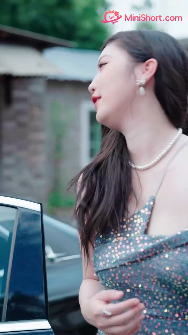 Village Top Scholar vs. Rich Heiress photo