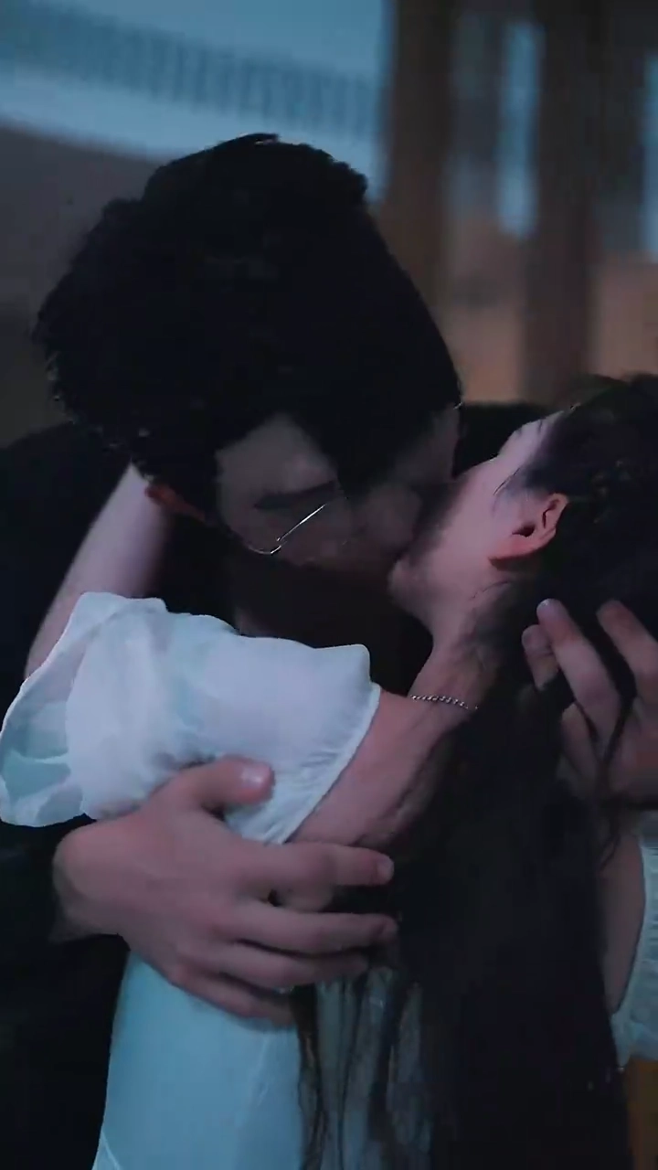 Addicted to Her Divine BeautyPhoto