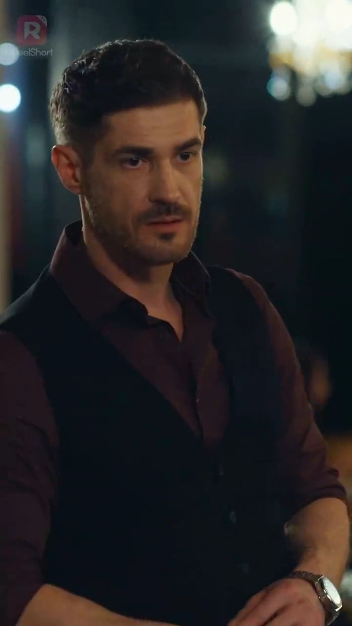 [Versi Dub] Wanita Pemantik Perangfoto