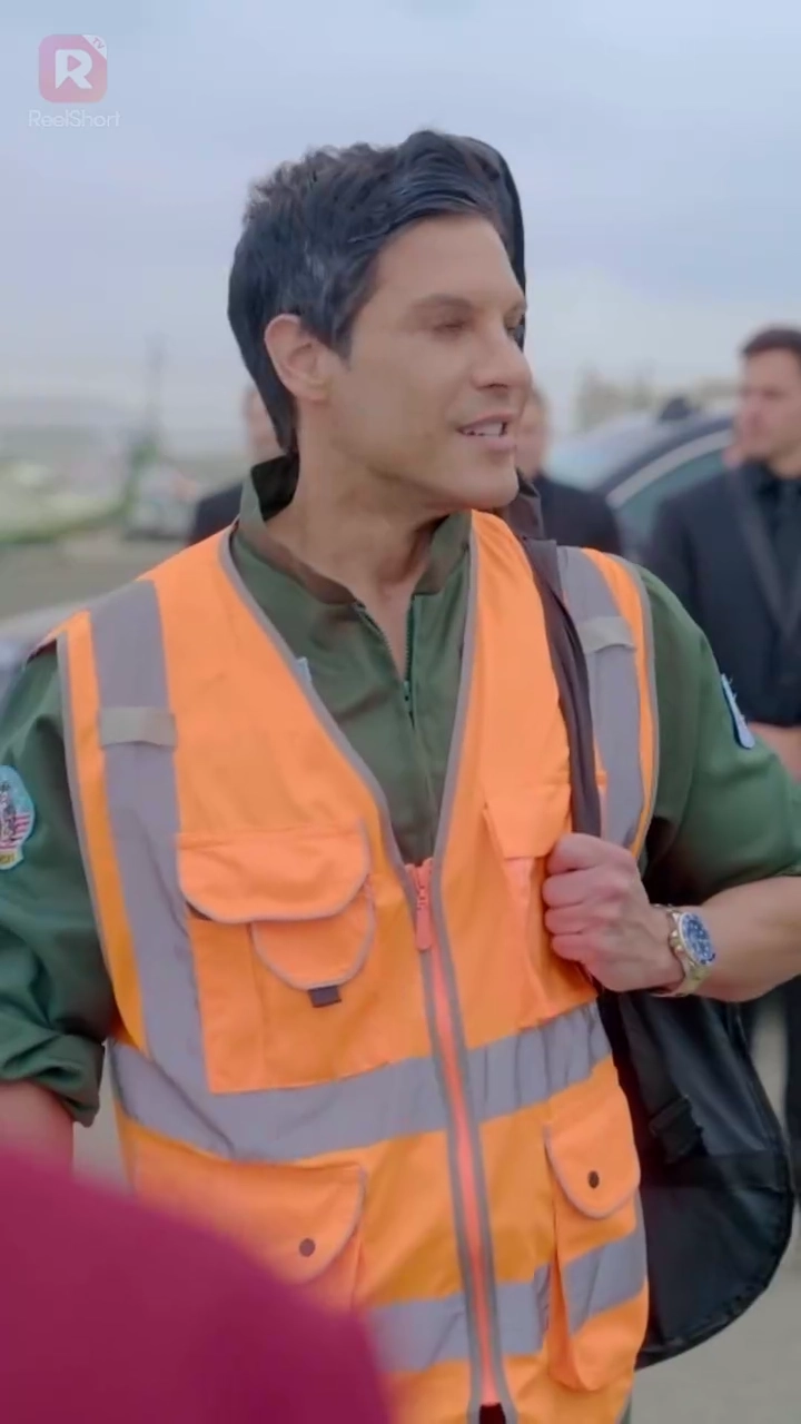 [Versi Dub] Triliuner di Balik Penerbanganfoto