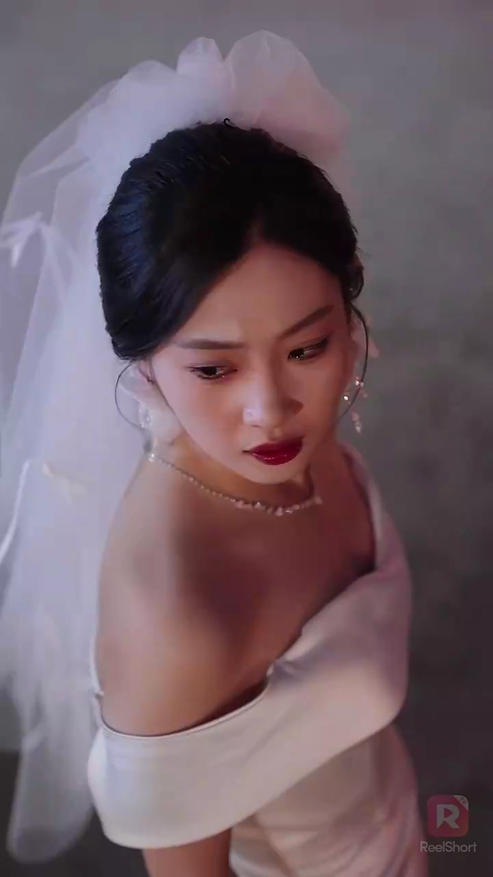 Menjauhlah Dariku, Suami Pengkhianatfoto