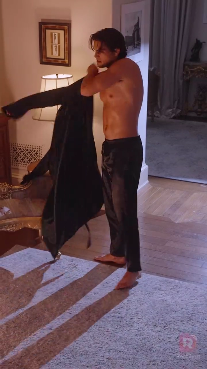 Le Roi Alpha et Sa Vierge ÉpousePhoto