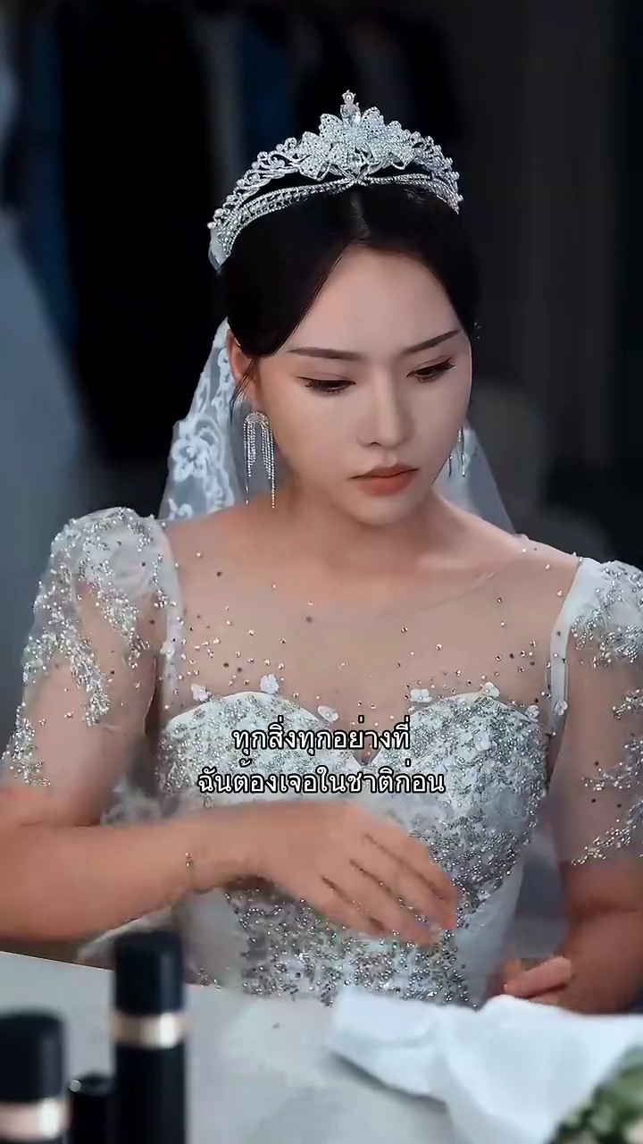 หลังเกิดใหม่ ฉันโยนช่อดอกไม้ทิ้งในงานแต่งรูปภาพ