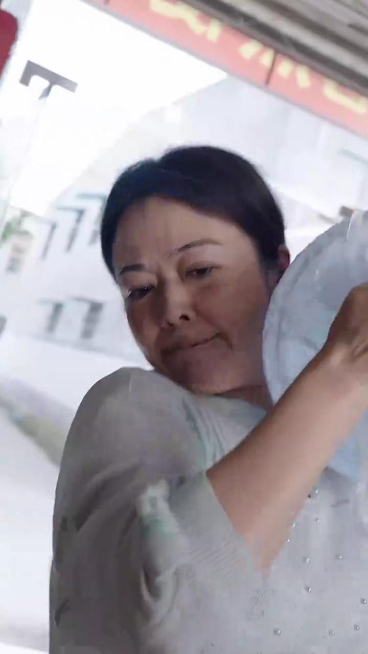 แม่ยิ่งใหญ่กว่าฟ้ารูปภาพ