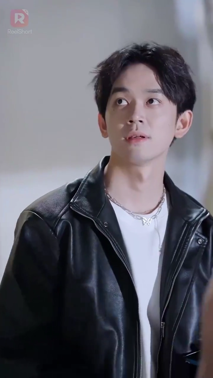 Istri CEO Dimanjakan Tiga Kakak Hebatfoto