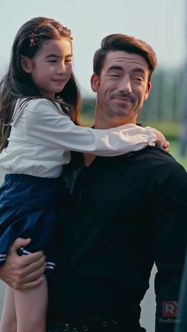 Jangan Sentuh Ayahku yang Bawa Pistol!foto