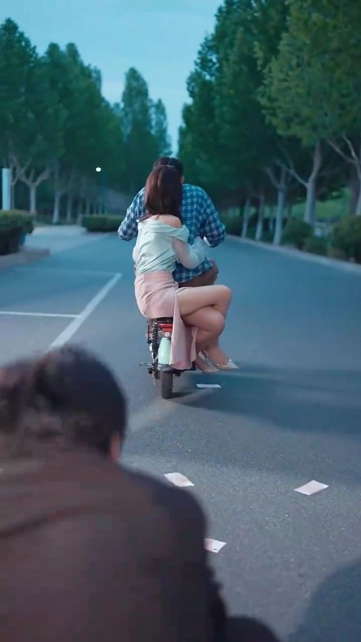 [Versi suara dubbing] Cinta Disewa: Miliarder yang Tersembunyifoto