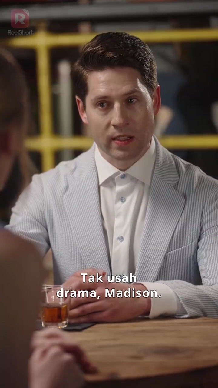 Jatuh ke Pelukan Koboi Berbahayafoto