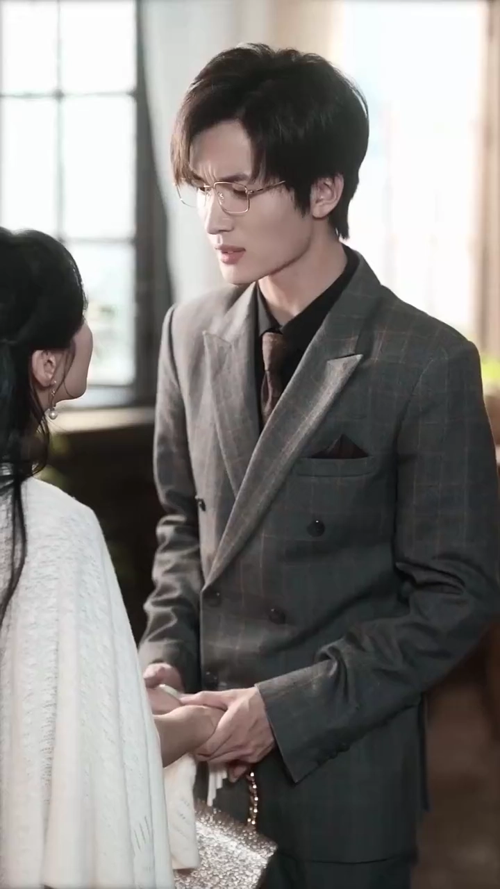 [Versi suara dubbing] Teman Gadis, Istri, Dan Lakukan Bohongfoto