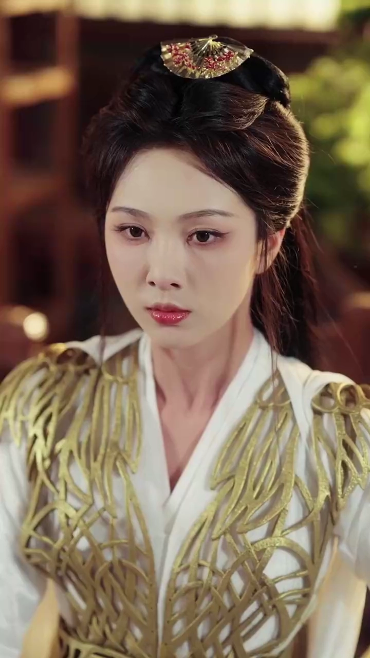 [Versi suara dubbing]  Pertarungan Mahkotafoto