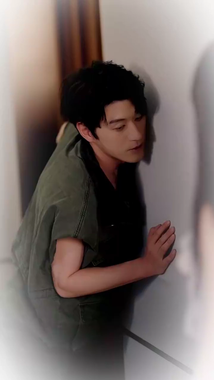 [Versi suara dubbing] Cinta di dalam Bayangan, Kebenaran di dalam Apifoto