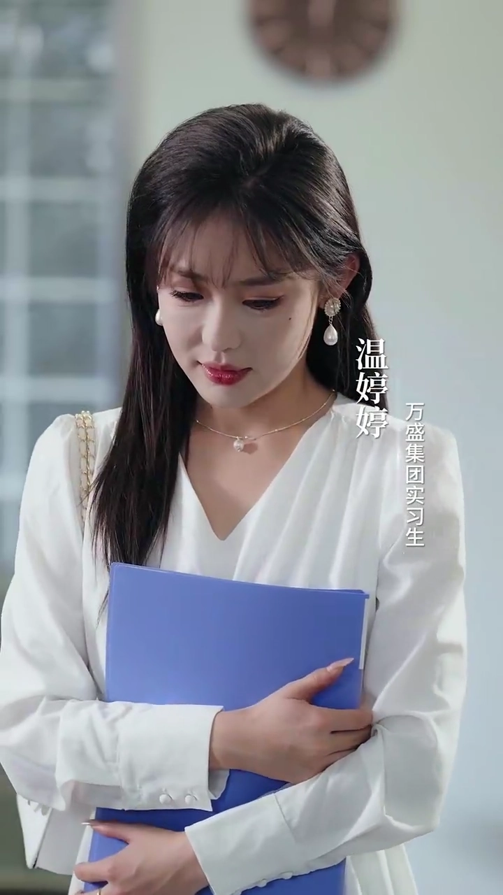 [Versi suara dubbing] Magang yang Tak Terdugafoto