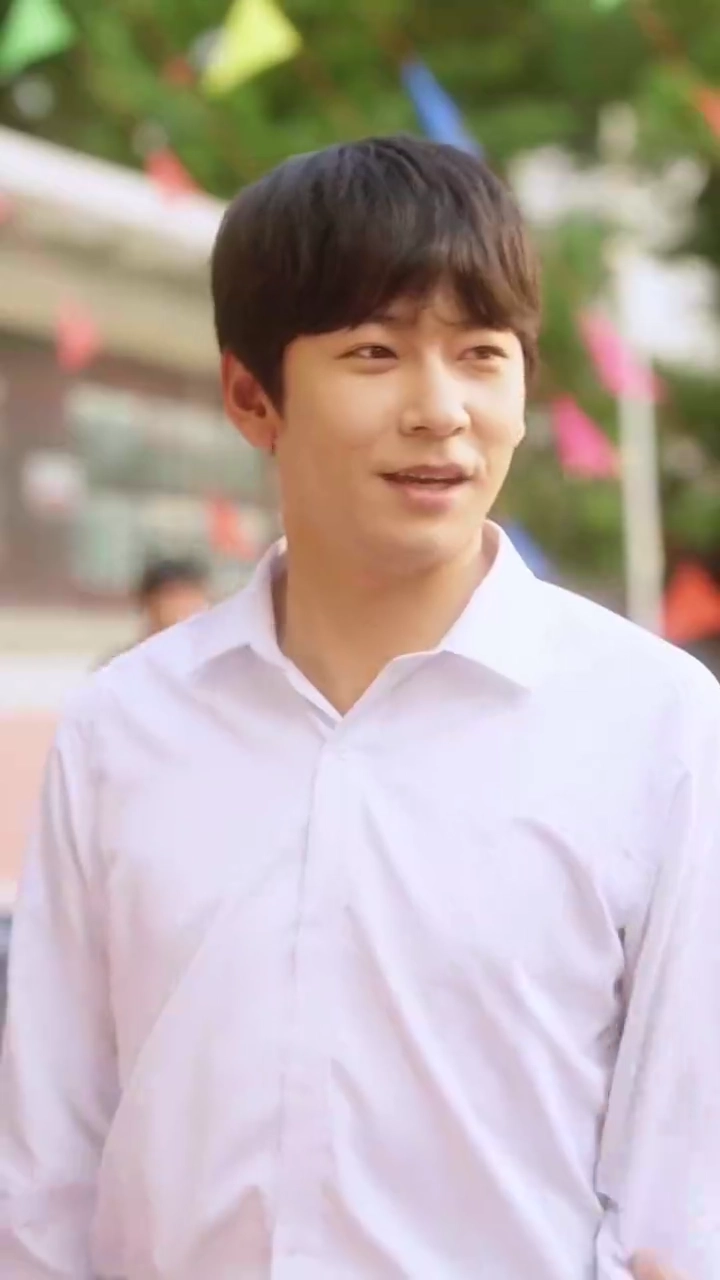 [Versi suara dubbing] Dari Penjual ke Raja Bisnis: Janji yang Dibrokolkanfoto