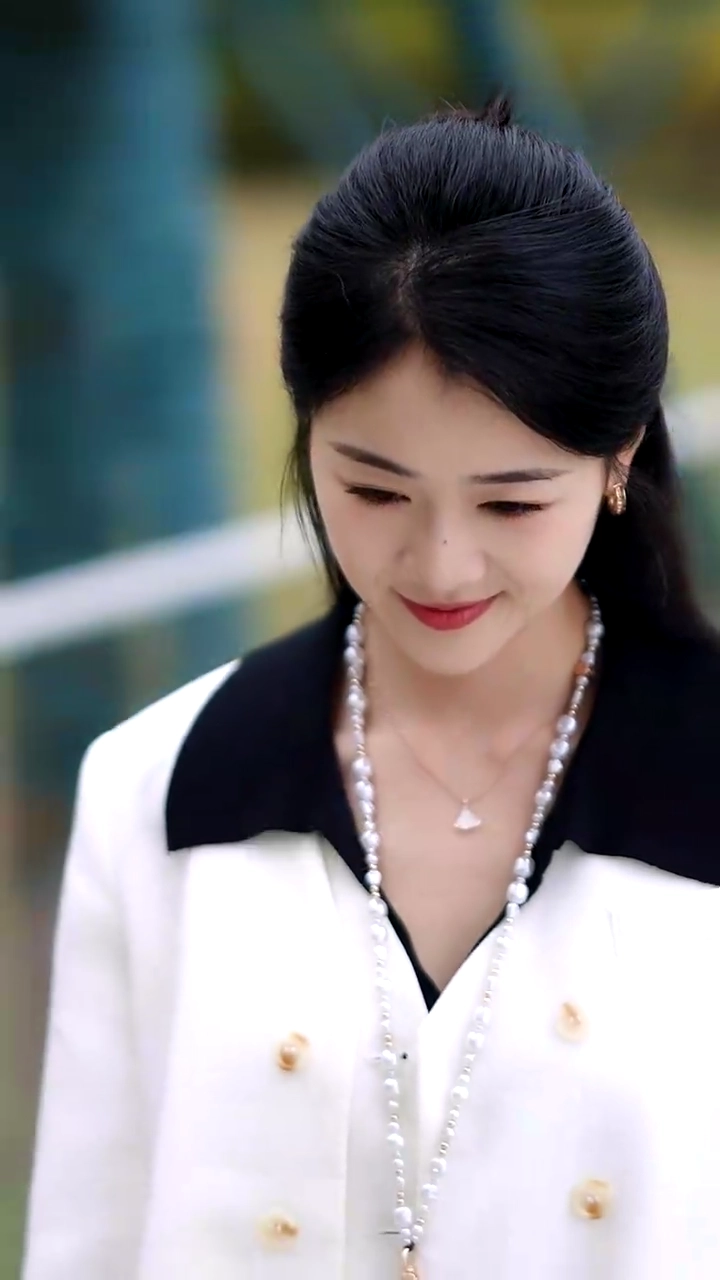 Ratu Penyanyi Bertopengfoto