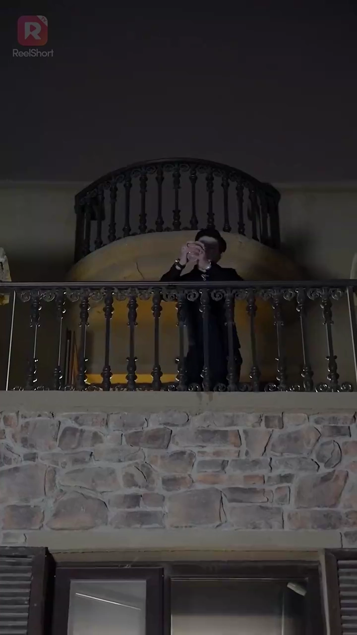 CEO yang Licik dan Istrinya yang Menawanfoto