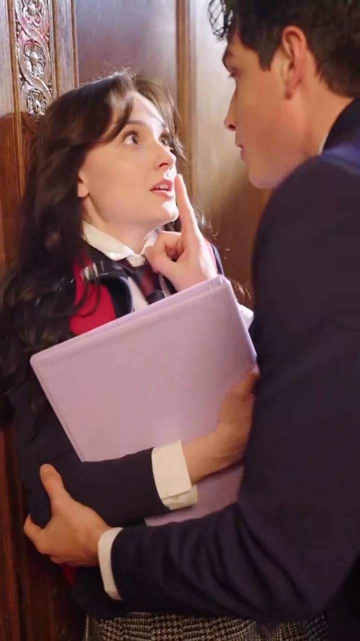 [Versi Dub] Rahasia Kelam Kakak Tirikufoto