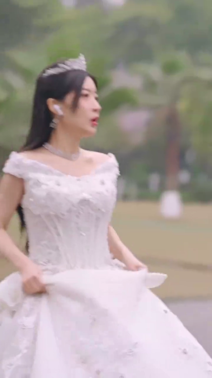 Menikah dengan CEO Saat Kabur dari Pernikahanfoto