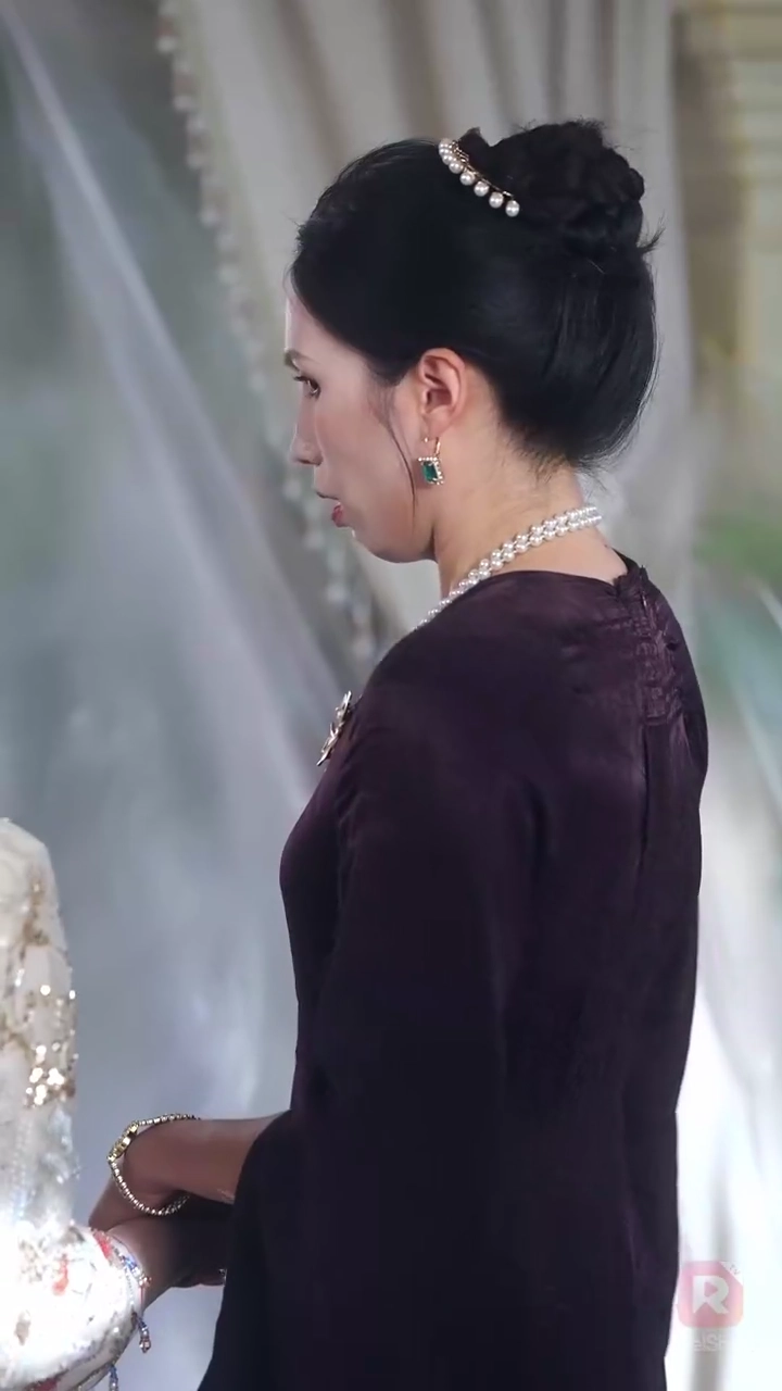 Istri Galak & Pengawal Jahilfoto