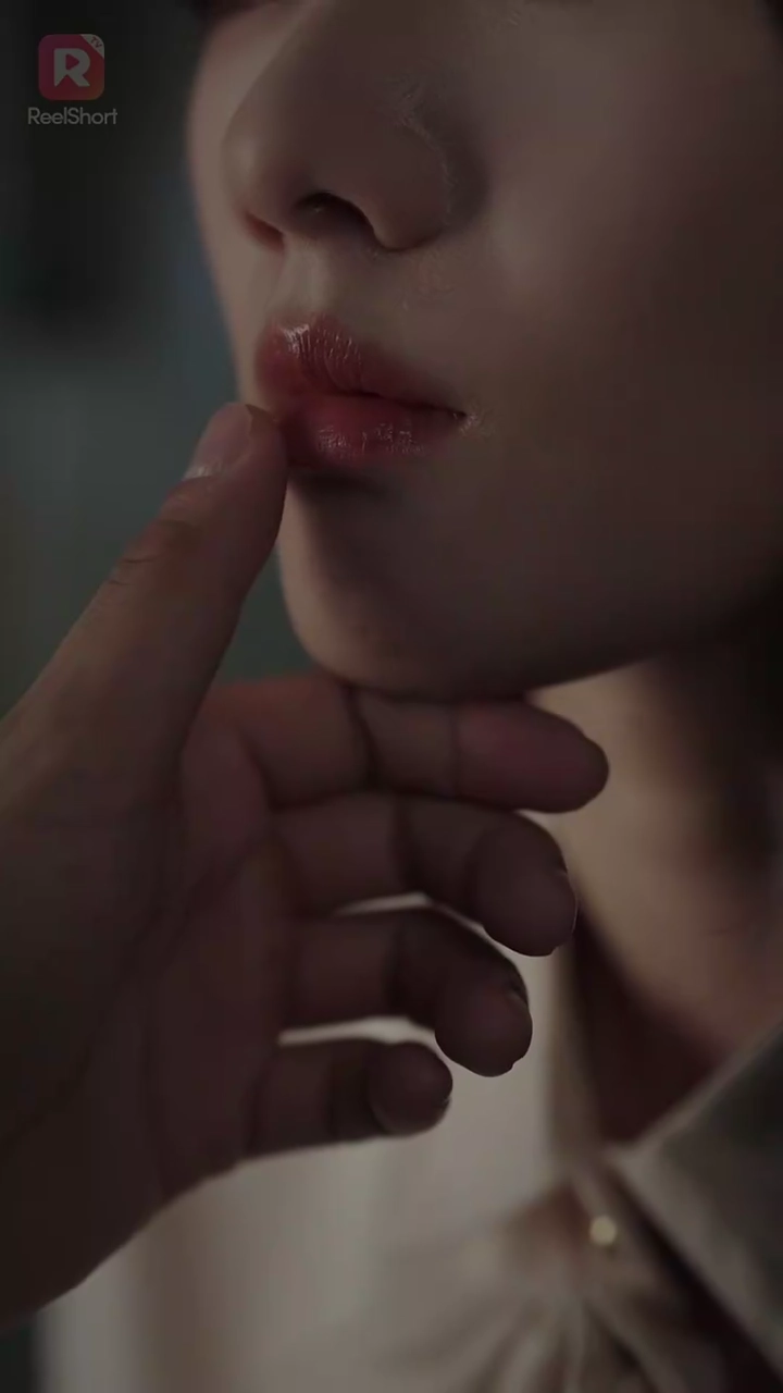 Pura-pura Patuh, Berbalas Darahfoto