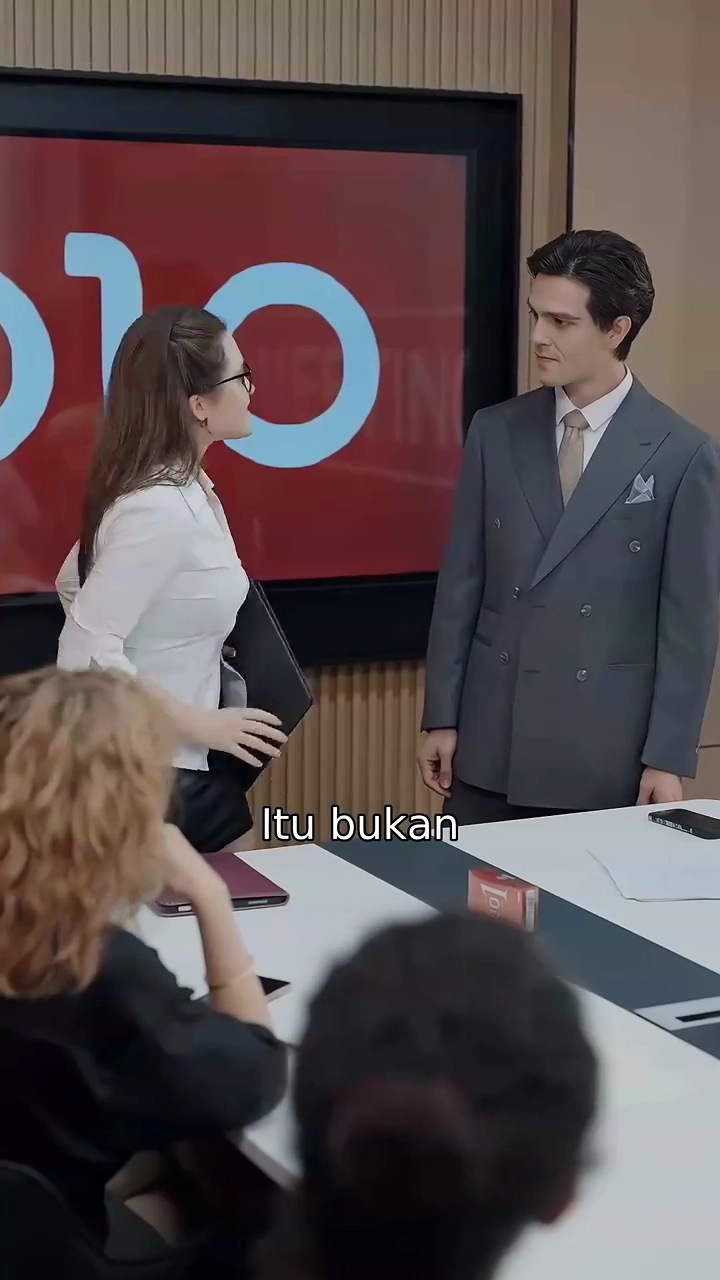 Cinta Palsu untuk Musuhkufoto