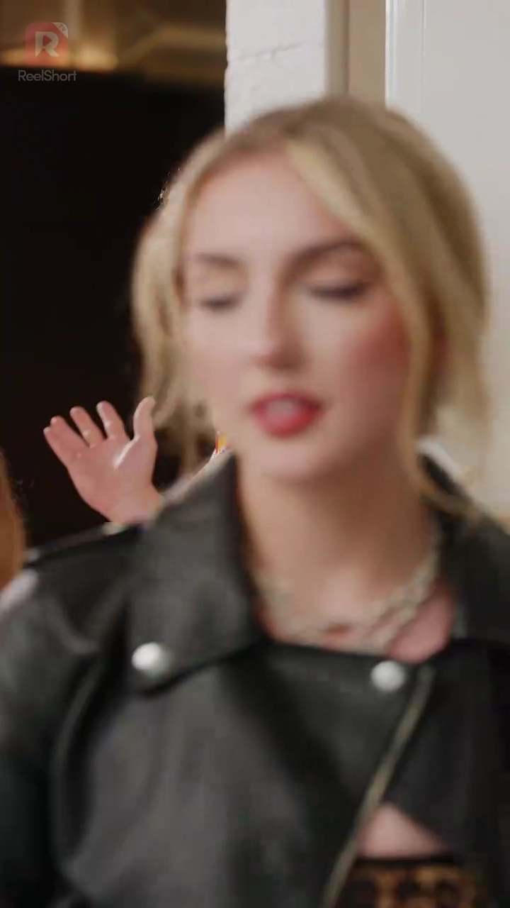 Dominée par le Patron de mon PèrePhoto