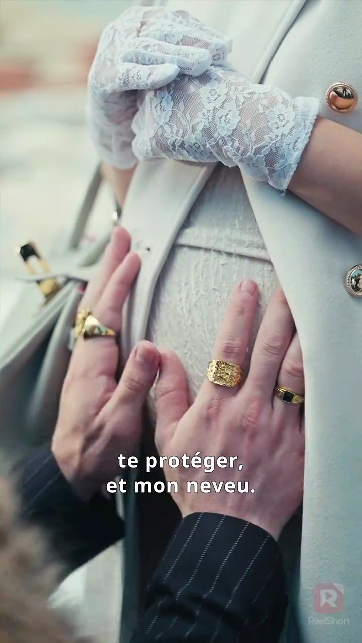 Prise pour Sa Compagne : Le Regret de la LunaPhoto