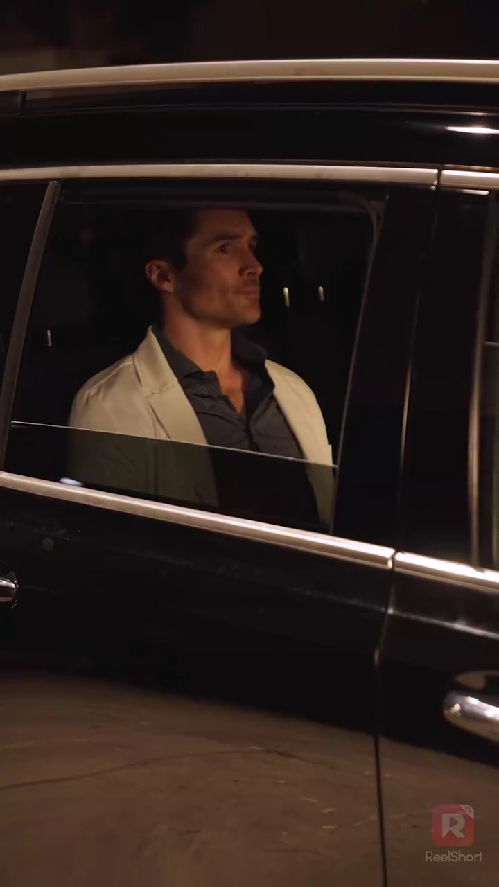 Le Docteur en Chef est le Père de mon Bébé.Photo