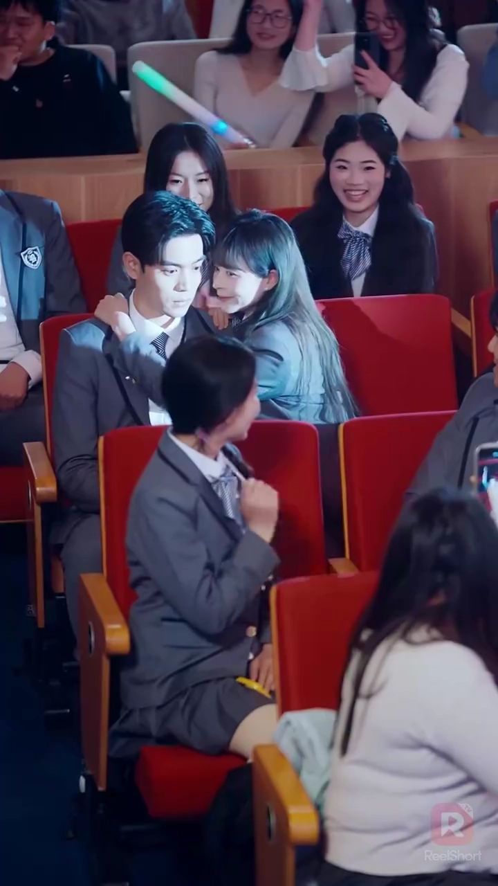 L'amour en silence, la vengeance en échoPhoto