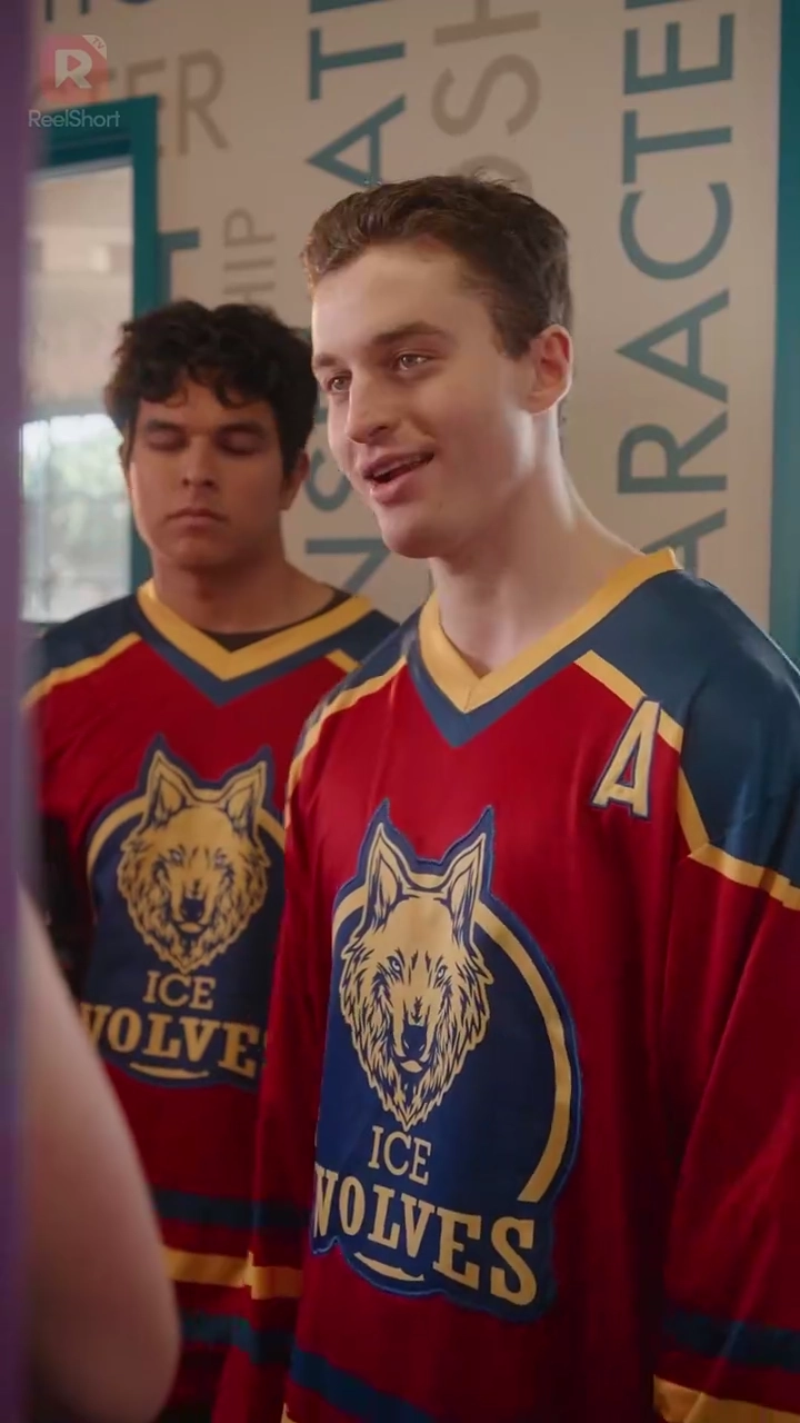 La Vierge Strip-teaseuse et la Star du HockeyPhoto