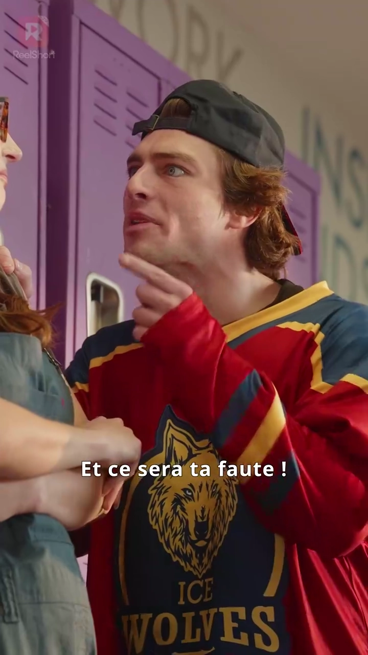 La Vierge Strip-teaseuse et la Star du HockeyPhoto