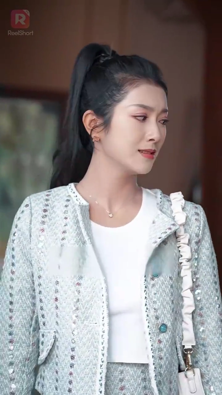 L'amour contractuel avec l'oncle en fauteuil roulant de mon fiancéPhoto