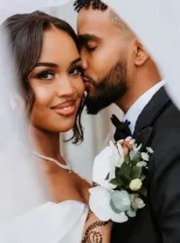 Couverture du roman Fiancée a un Milliardaire