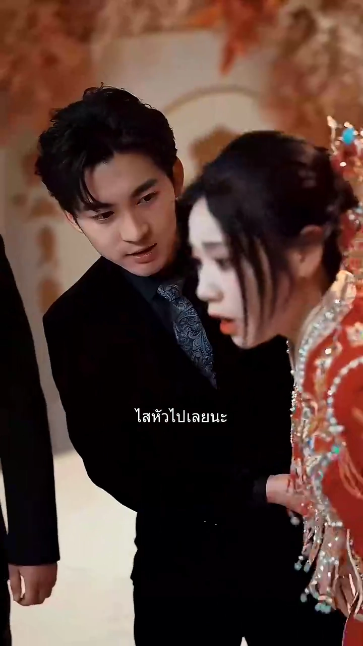 หลังเกิดใหม่ ฉันโยนช่อดอกไม้ทิ้งในงานแต่งรูปภาพ