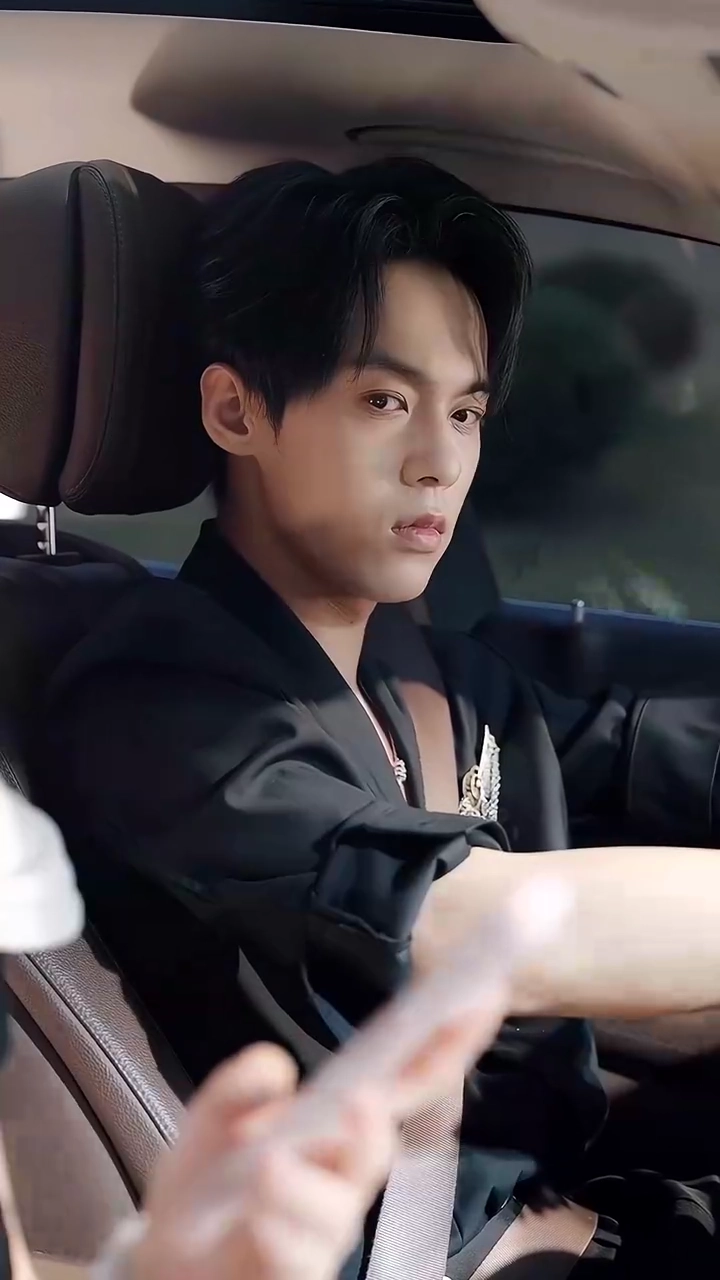 เมฆฝนในดวงตาของเขารูปภาพ